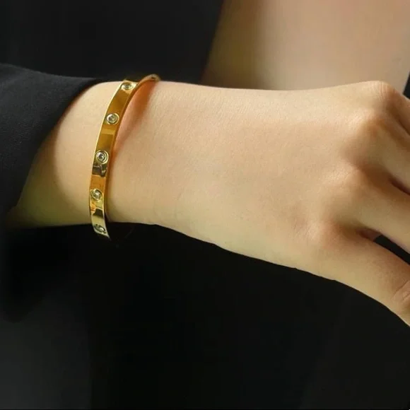 GP Classic Bangle Bracelet - Picture 3 of 4